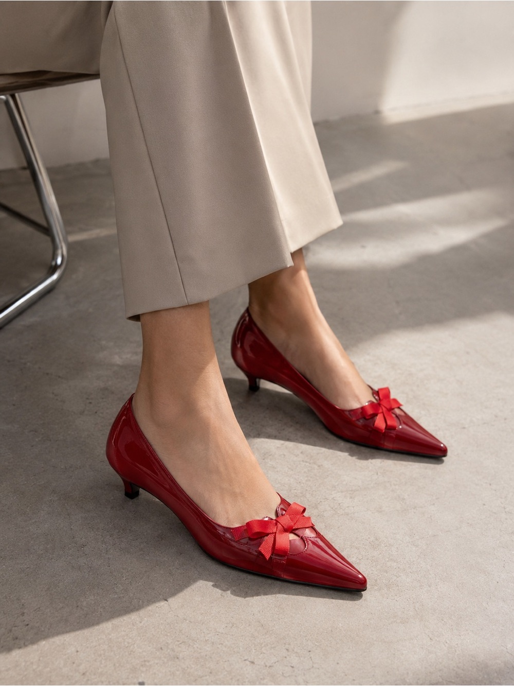 Stuart Weitzman Red Pointed Toe Women’s Patent Leather Pumps Bow 7.5M Retro Chic